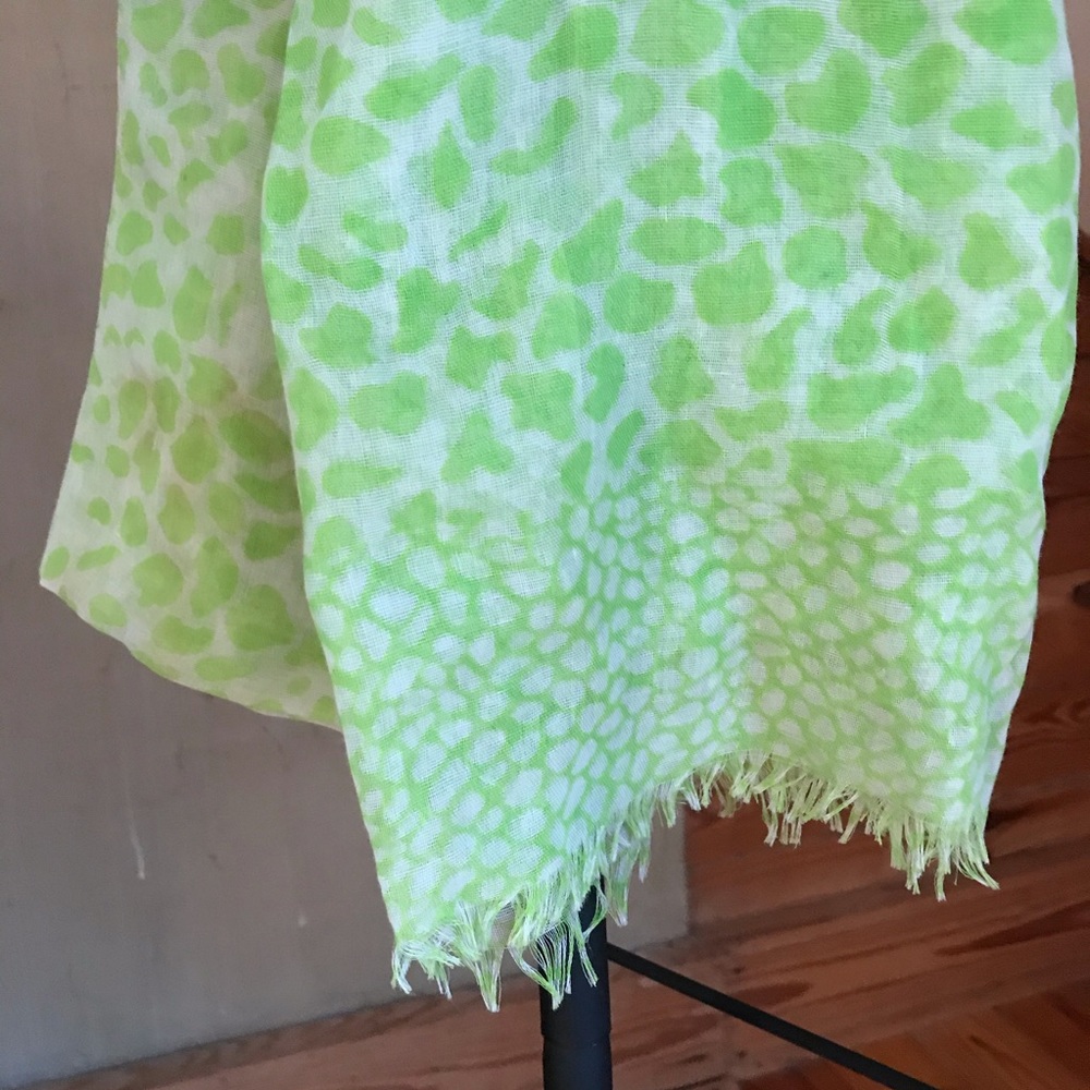 🌸5/$30🌸 Lime Green Lightweight Scarf - Picture 4 of 6